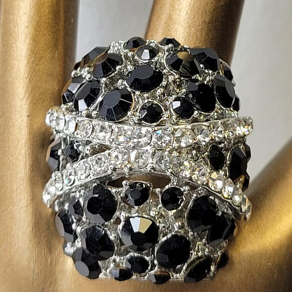 Flamboyant Black and Crystal Cocktail Fashion Ring - Picture 5 of 13